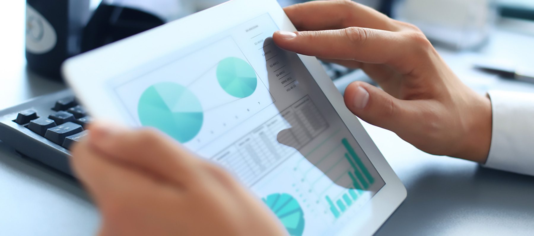Analyst looking at NPS dashboard on tablet